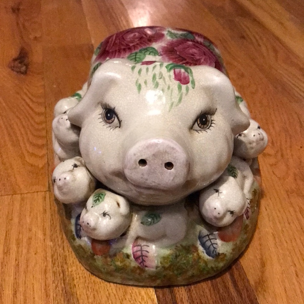Vintage Asian Porcelain Mamma Pig w/piglets